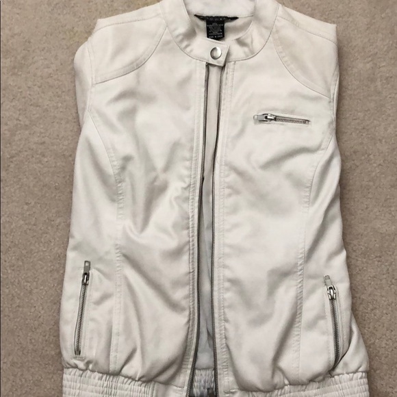 Bomber - Picture 1 of 4